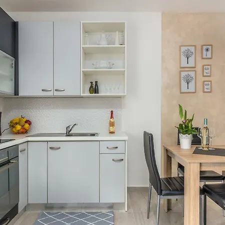 Stephany Apartment